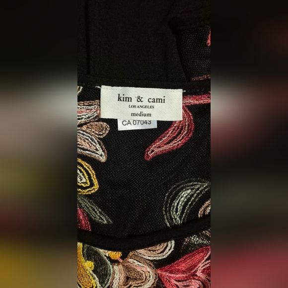 Kim & Cami Embellished Black Pink Flutter Sleeve Blouse - Picture 3 of 5